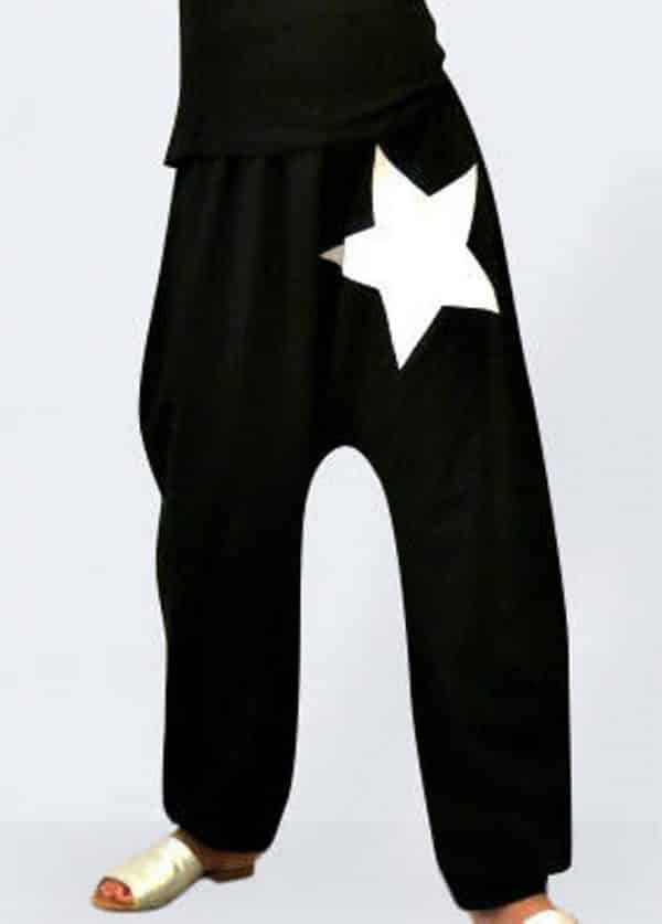Schwarze Baggyhose aus Jersey Stoff mit Stern einmal Größe S !!!!!  , Jerseyhose,  schwarze Hose, maßgefertigte Hose, schwarze Haremshose Maßgenähte Produkte