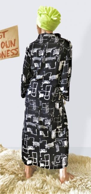 Schwarz weißes Kaftan Kleid mit grafischem Print Maßgenähte Produkte